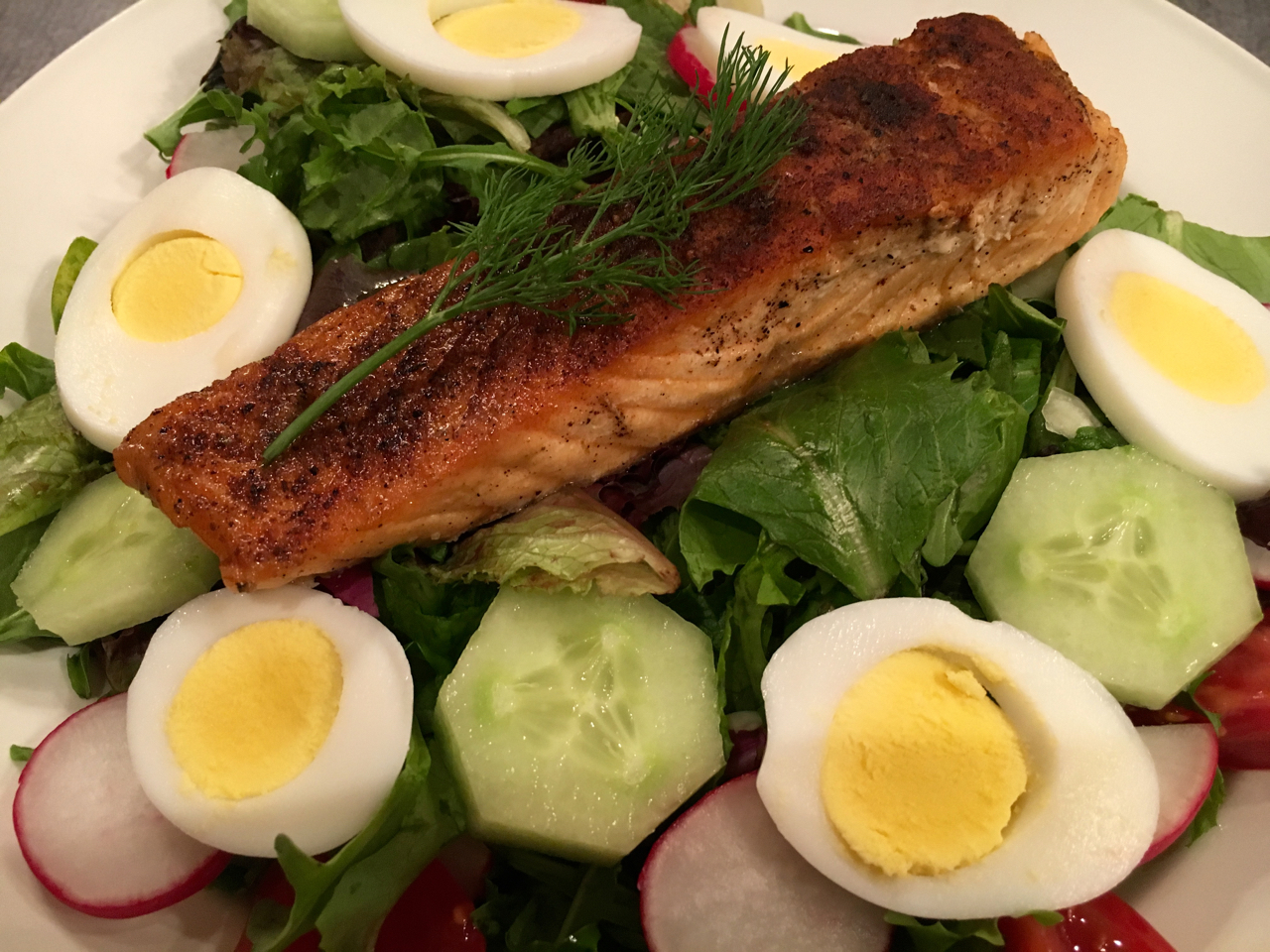 Blackened Salmon Salad With Greek Yogurt Dill Dressing